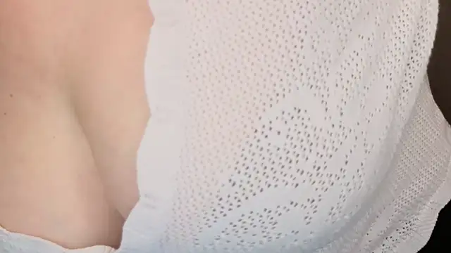 Snapshot of Helens_love chatting on 10-26-25, 02:28 Helens love online show from 10-26-25, 02:28