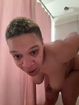 Snapshot of SexyHoneyRedd chatting on 02-11-26, 01:27 SexyHoneyRedd online show from 02-11-26, 01:27