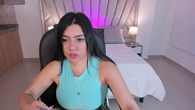 naomii campbell  online show from 09-18-25, 04:42