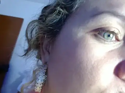 Snapshot of helenca43 chatting on 02-17-25, 03:15 helenca43 online show from 02-17-25, 03:15