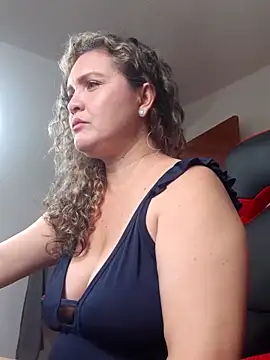 Snapshot of helenca43 chatting on 02-25-25, 02:44 helenca43 online show from 02-25-25, 02:44