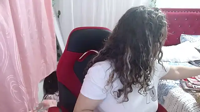 Snapshot of helenca43 chatting on 09-23-25, 10:18 helenca43 online show from 09-23-25, 10:18