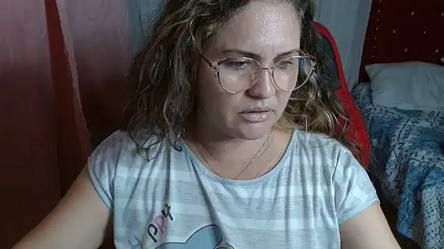 Snapshot of helenca43 chatting on 09-25-25, 11:19 helenca43 online show from 09-25-25, 11:19