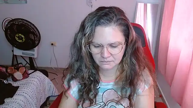 Snapshot of helenca43 chatting on 10-02-25, 12:34 helenca43 online show from 10-02-25, 12:34