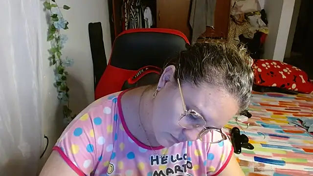 Snapshot of helenca43 chatting on 10-09-25, 09:29 helenca43 online show from 10-09-25, 09:29