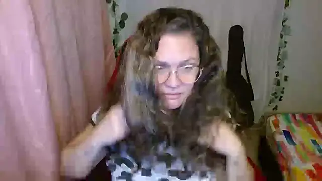 Snapshot of helenca43 chatting on 10-10-25, 09:41 helenca43 online show from 10-10-25, 09:41