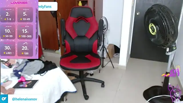 Snapshot of helenca43 chatting on 10-25-25, 10:15 helenca43 online show from 10-25-25, 10:15