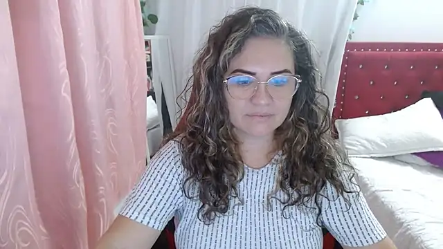 Snapshot of helenca43 chatting on 10-30-25, 09:55 helenca43 online show from 10-30-25, 09:55