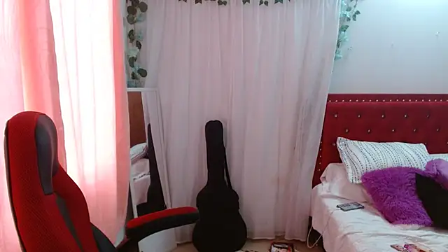 Snapshot of helenca43 chatting on 10-31-25, 12:50 helenca43 online show from 10-31-25, 12:50