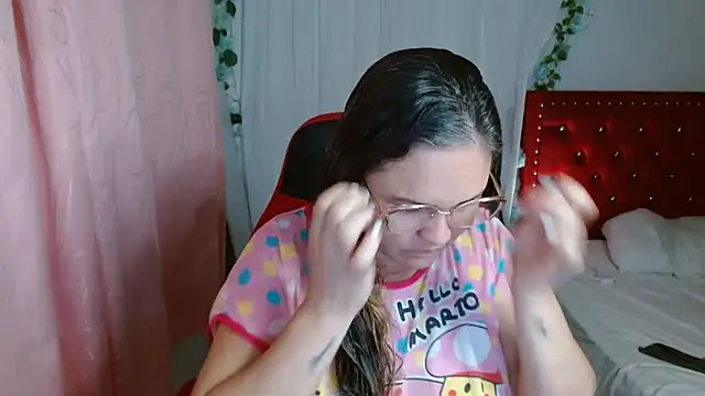 Snapshot of helenca43 chatting on 11-04-25, 09:19 helenca43 online show from 11-04-25, 09:19