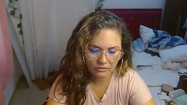 Snapshot of helenca43 chatting on 11-06-25, 12:06 helenca43 online show from 11-06-25, 12:06