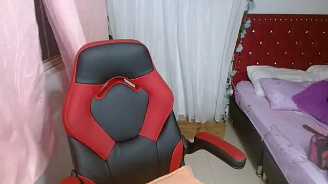 Snapshot of helenca43 chatting on 11-14-25, 08:57 helenca43 online show from 11-14-25, 08:57