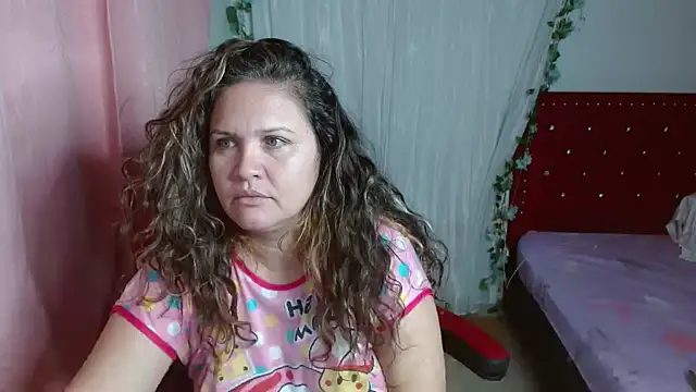 Snapshot of helenca43 chatting on 11-16-25, 09:04 helenca43 online show from 11-16-25, 09:04