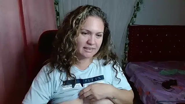 Snapshot of helenca43 chatting on 11-19-25, 09:53 helenca43 online show from 11-19-25, 09:53