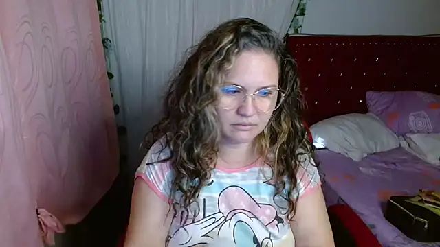 Snapshot of helenca43 chatting on 11-20-25, 08:14 helenca43 online show from 11-20-25, 08:14