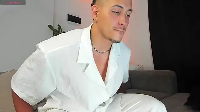 lucasanto  online show from 03-11-25, 04:10