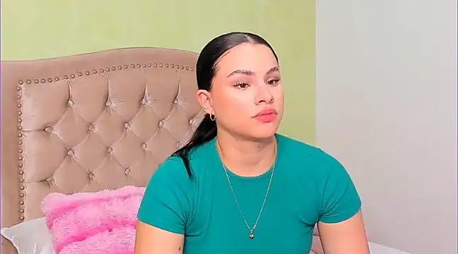 Snapshot of Luciluu20 chatting on 03-01-25, 08:10 Luciluu20 online show from 03-01-25, 08:10