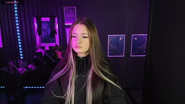 Lily Moonlight online show from 02-10-25, 01:55