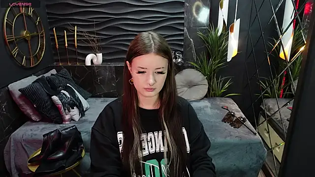 Lily Moonlight online show from 03-20-25, 07:25