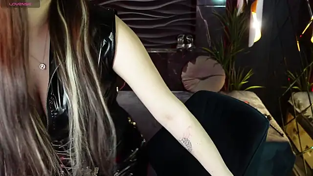 Lily Moonlight online show from 03-20-25, 10:32