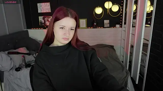 Lily Moonlight online show from 10-04-25, 07:28