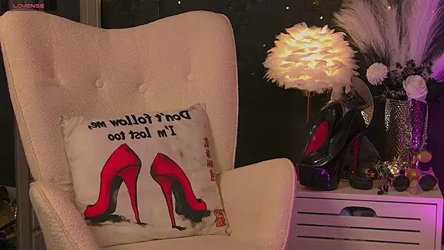 ZoeMesmerize online show from 09-12-25, 03:23