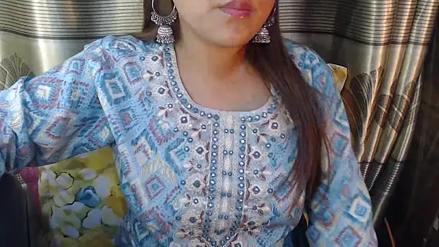 queen angelina online show from 01-15-26, 06:11