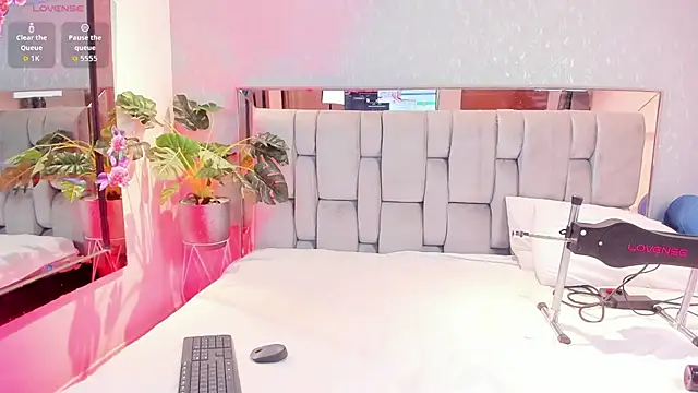 Snapshot of RoseTaylor__ chatting on 01-17-26, 05:34 RoseTaylor online show from 01-17-26, 05:34