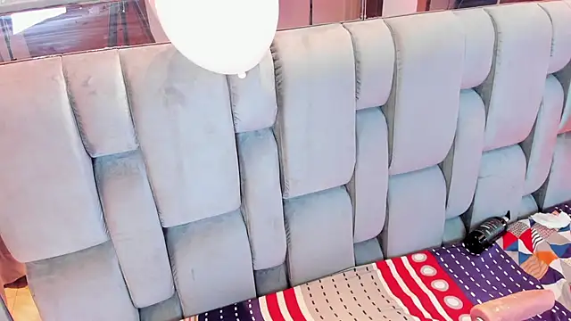 Snapshot of RoseTaylor__ chatting on 02-15-26, 08:57 RoseTaylor online show from 02-15-26, 08:57