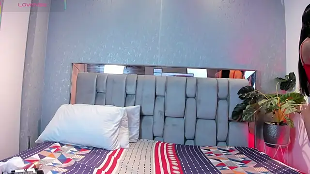 Snapshot of RoseTaylor__ chatting on 02-18-26, 04:52 RoseTaylor online show from 02-18-26, 04:52