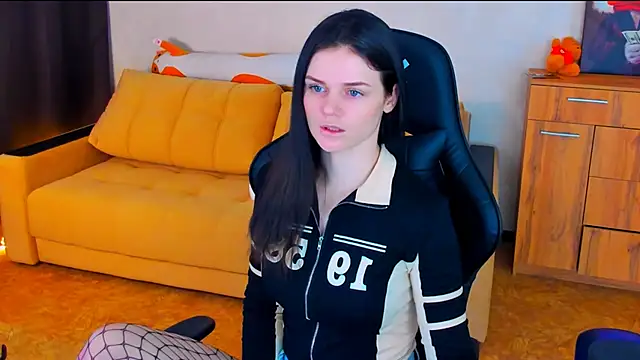 Snapshot of Lora_Cain chatting on 01-17-25, 05:21 Lora Cain online show from 01-17-25, 05:21