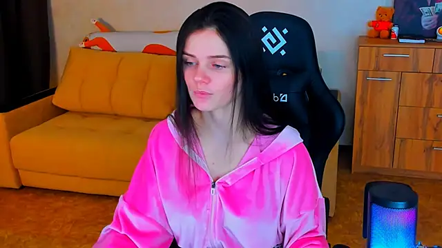 Snapshot of Lora_Cain chatting on 01-18-25, 04:10 Lora Cain online show from 01-18-25, 04:10