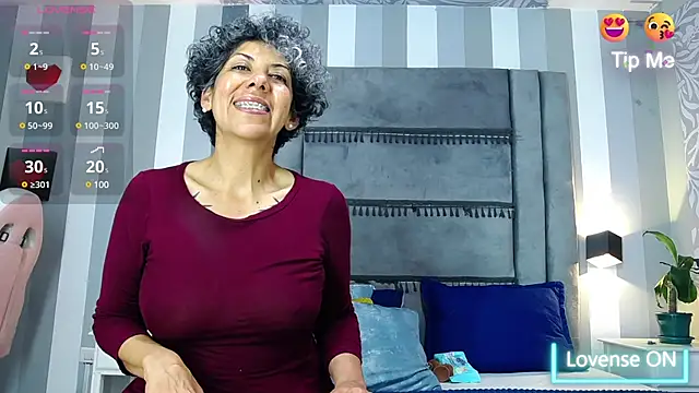 Julianewell online show from 02-08-25, 06:33