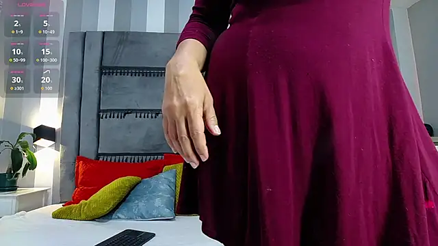 Julianewell online show from 10-14-25, 01:01