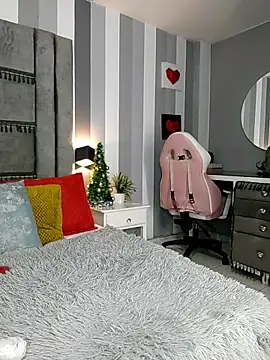 Julianewell online show from 12-18-25, 12:33