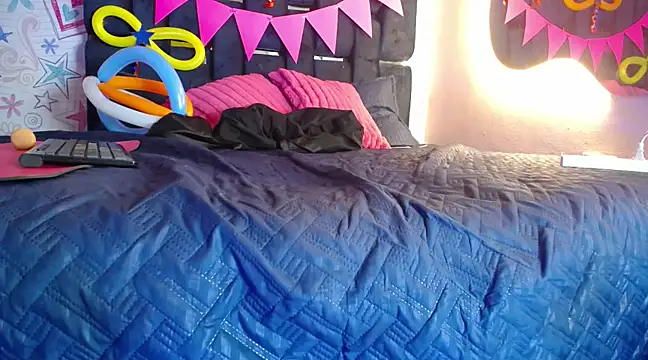 KOURTNEY-- online show from 03-01-25, 04:26