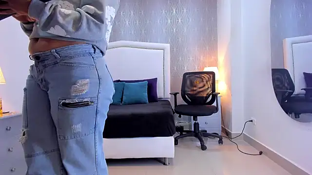 Snapshot of _Peach1_ chatting on 09-29-25, 02:55 Peach1 online show from 09-29-25, 02:55