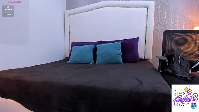 Snapshot of _Peach1_ chatting on 10-10-25, 01:43 Peach1 online show from 10-10-25, 01:43