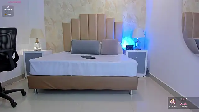 Snapshot of _Peach1_ chatting on 10-27-25, 02:43 Peach1 online show from 10-27-25, 02:43