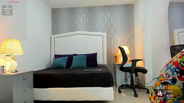 Snapshot of _Peach1_ chatting on 12-17-25, 02:45 Peach1 online show from 12-17-25, 02:45