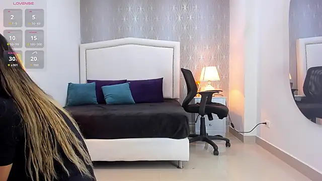 Snapshot of _Peach1_ chatting on 12-19-25, 02:24 Peach1 online show from 12-19-25, 02:24