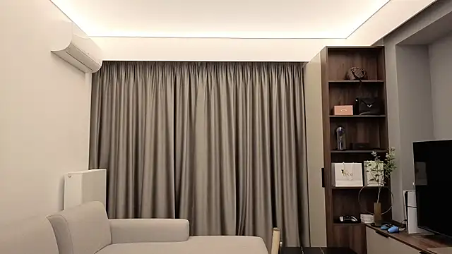 IrisNoire online show from 12-18-25, 08:48