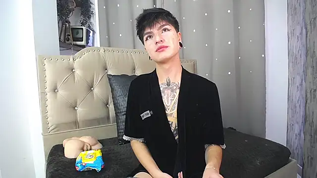 Snapshot of CataFox_ chatting on 01-21-25, 02:48 CataFox online show from 01-21-25, 02:48