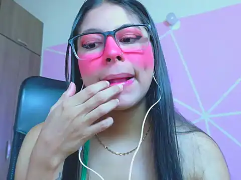 Snapshot of _ALLYSON18_ chatting on 04-23-26, 12:29 ALLYSON18 online show from 04-23-26, 12:29