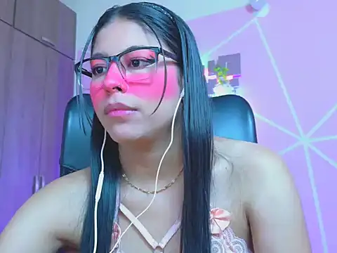 Snapshot of _ALLYSON18_ chatting on 04-25-26, 01:41 ALLYSON18 online show from 04-25-26, 01:41