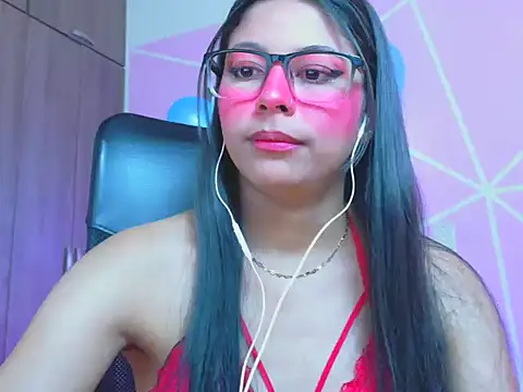 Snapshot of _ALLYSON18_ chatting on 04-29-26, 05:30 ALLYSON18 online show from 04-29-26, 05:30