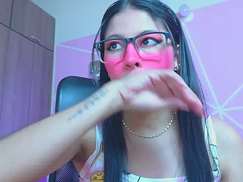 Snapshot of _ALLYSON18_ chatting on 05-06-26, 11:48 ALLYSON18 online show from 05-06-26, 11:48