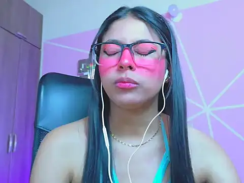 Snapshot of _ALLYSON18_ chatting on 05-11-26, 02:45 ALLYSON18 online show from 05-11-26, 02:45