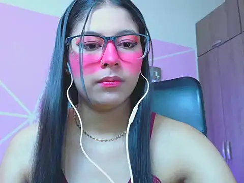 Snapshot of _ALLYSON18_ chatting on 05-21-26, 11:39 ALLYSON18 online show from 05-21-26, 11:39