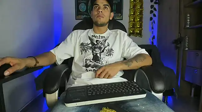 Snapshot of mikee_scooth chatting on 01-06-25, 04:26 mikee scooth online show from 01-06-25, 04:26